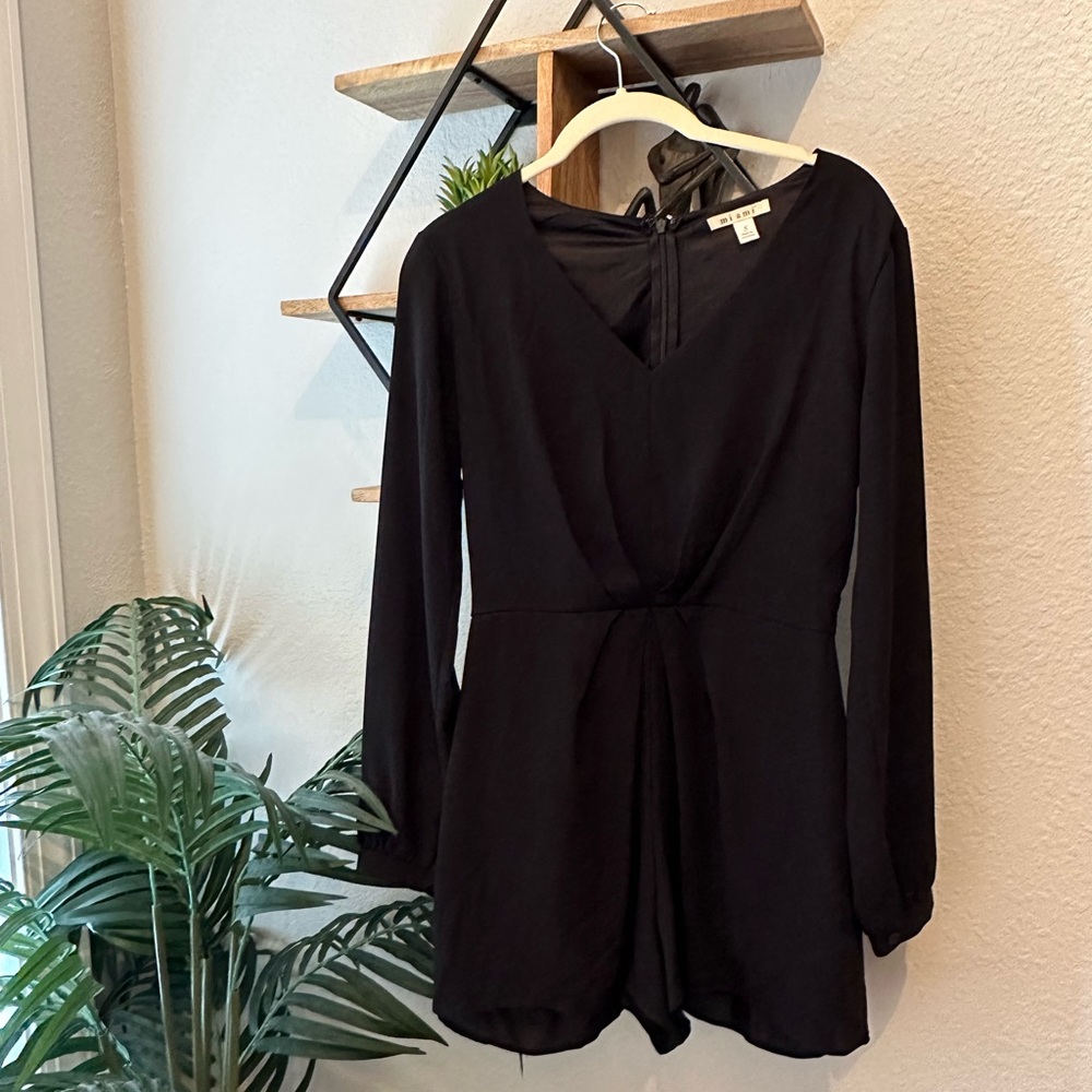 🌟 $10 or Less + BOGO on Sale Items! 🌟 Women's Black Long Sleeve Romper